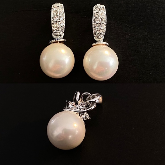 Pearl Pendant & Earrings - Picture 1 of 3